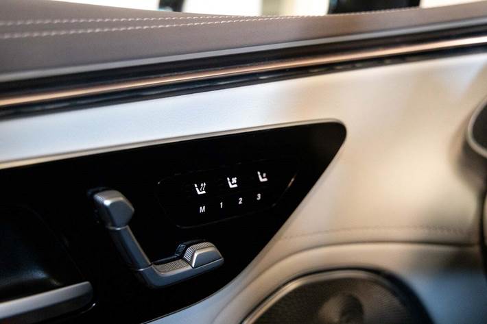 Sort Mercedes EQS450+ fra 2022