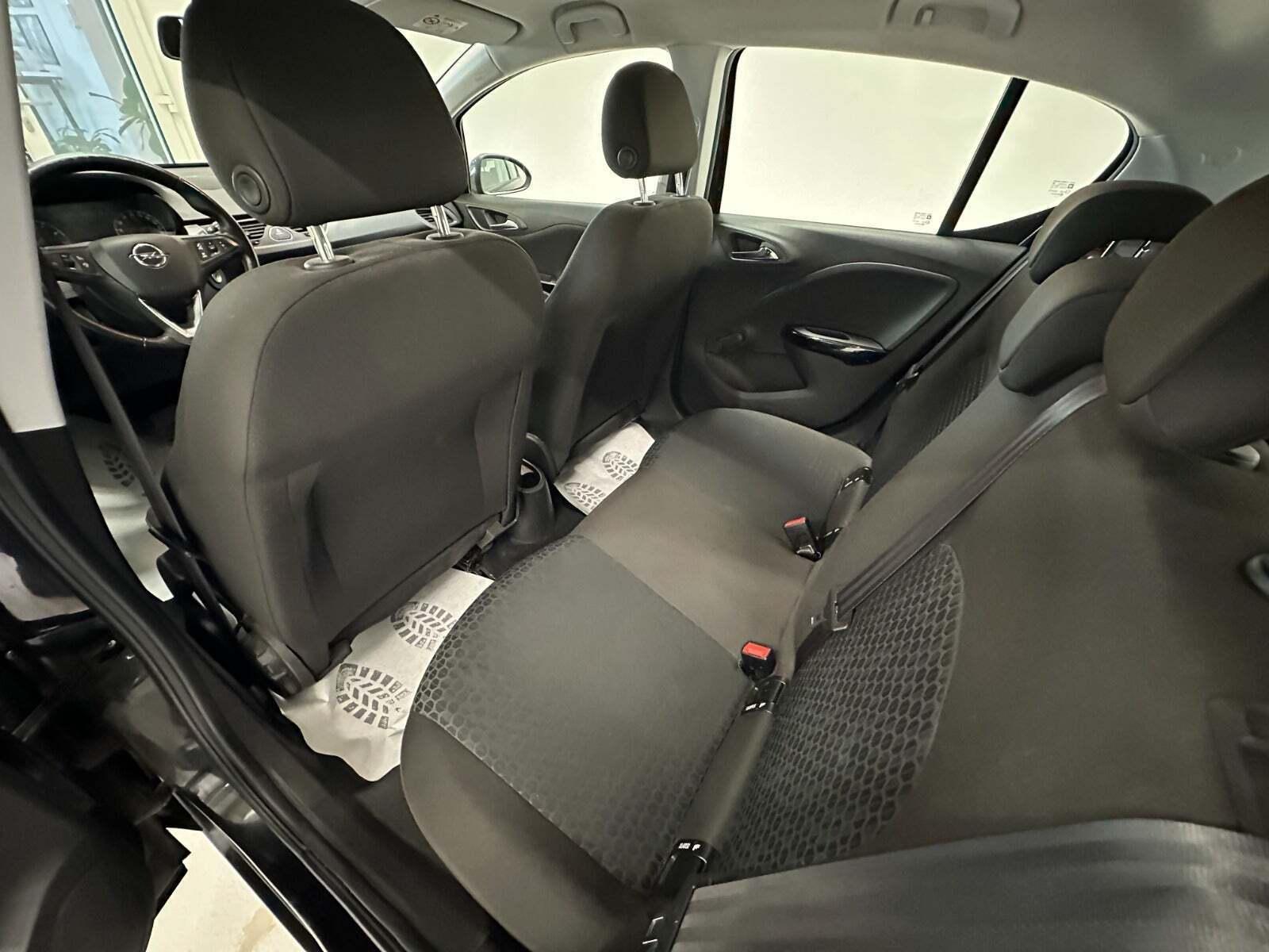 Sort Opel Corsa fra 2017