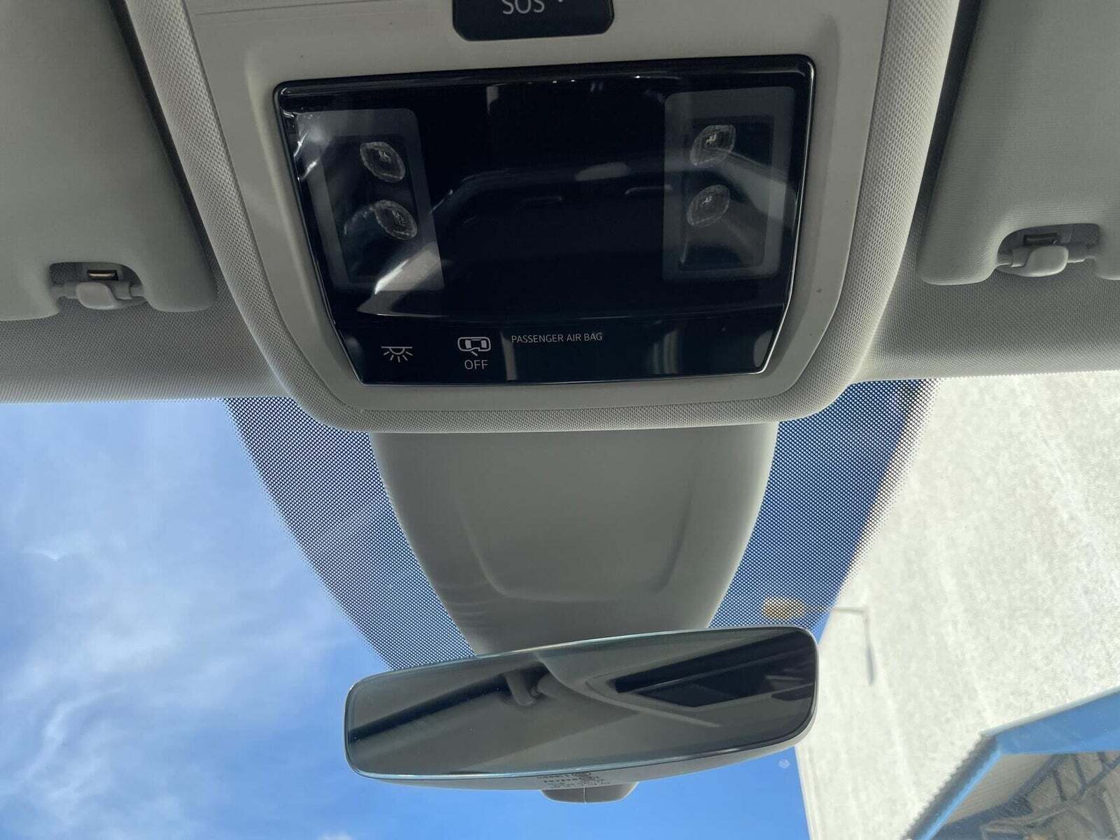 Hvid Skoda Enyaq fra 2021