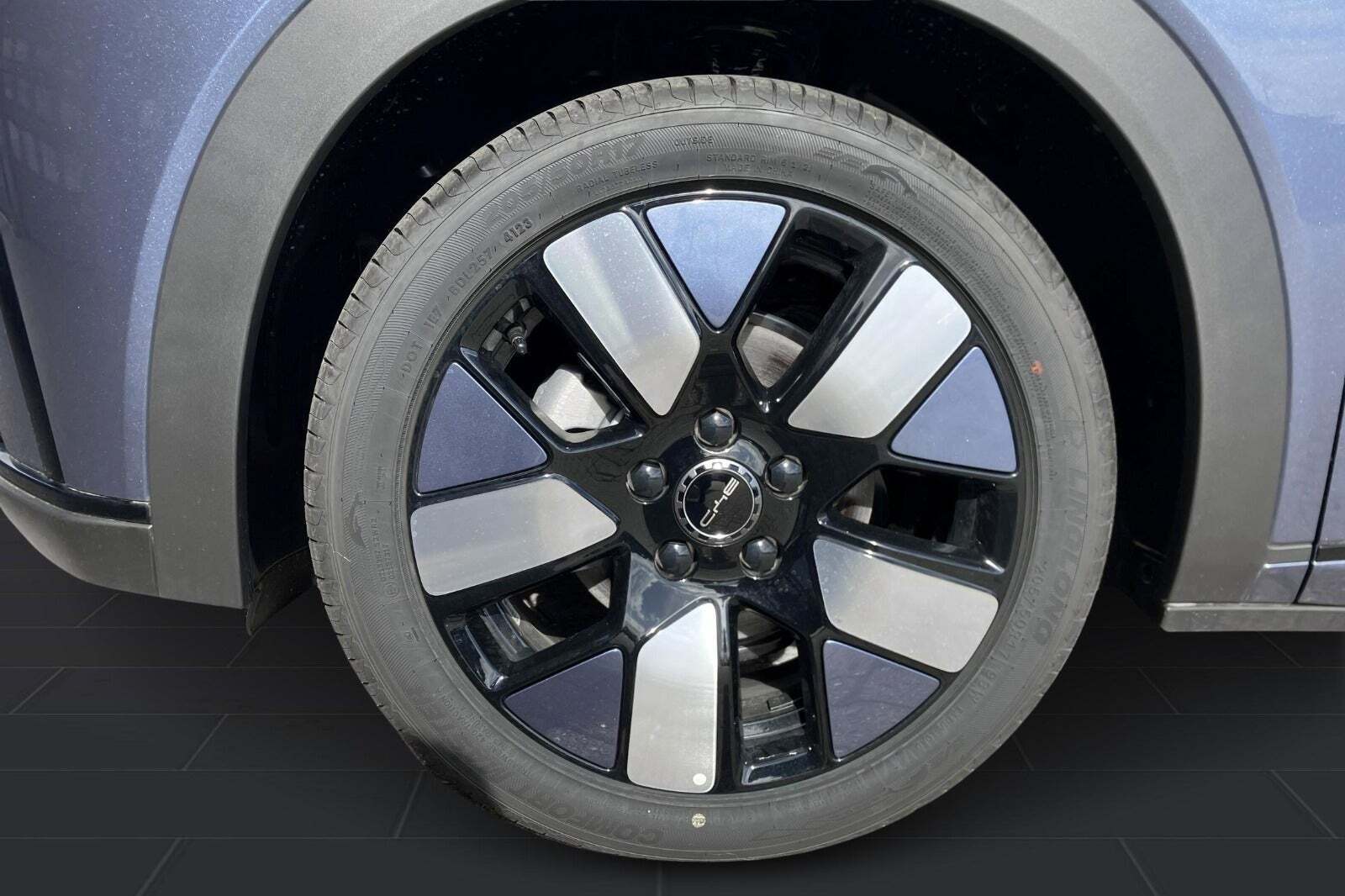 Blå BYD Dolphin fra 2025 set udefra