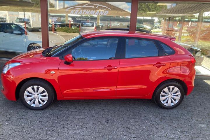 Rød Suzuki Baleno fra 2018