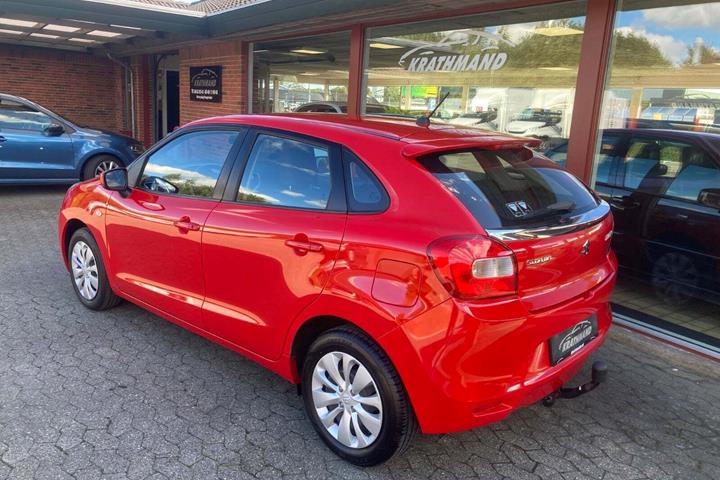 Rød Suzuki Baleno fra 2018