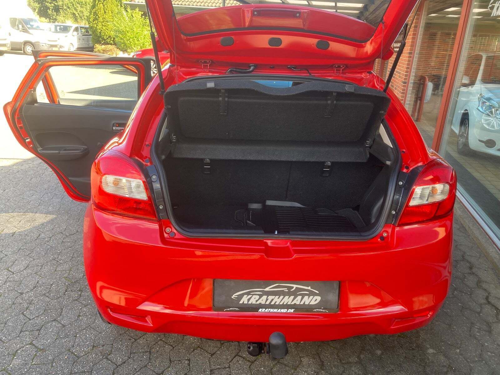 Rød Suzuki Baleno fra 2018