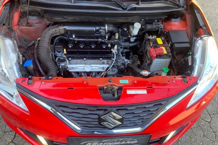 Rød Suzuki Baleno fra 2018