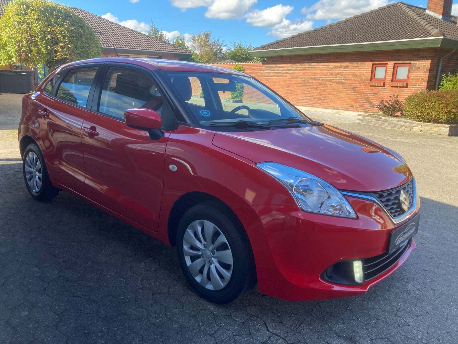 Rød Suzuki Baleno fra 2018