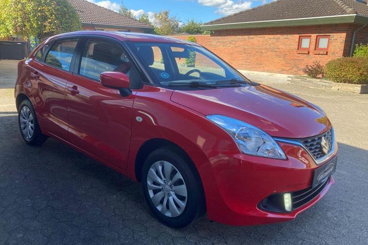 Rød Suzuki Baleno fra 2018