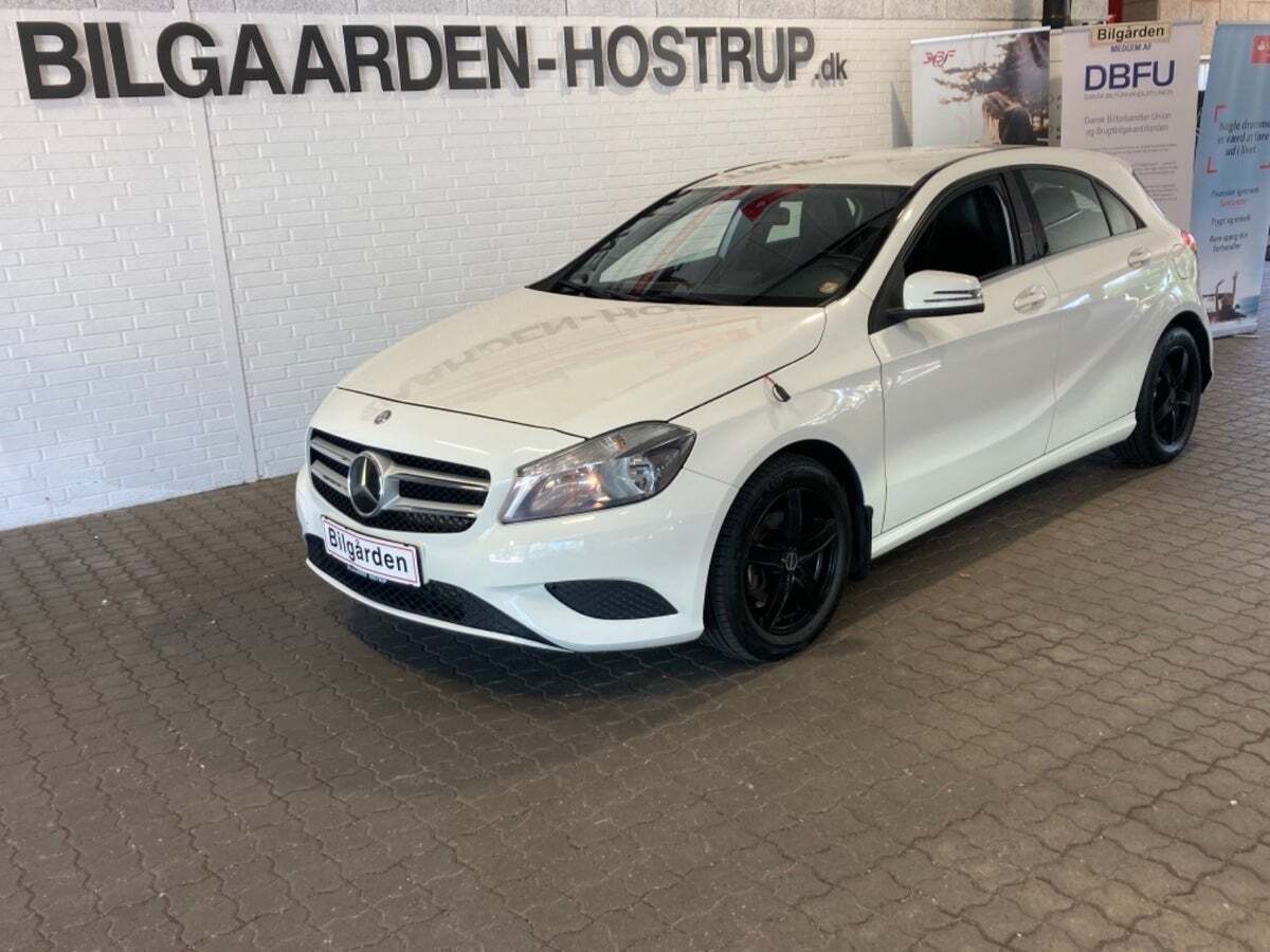 Sort Mercedes A180 fra 2013 set udefra