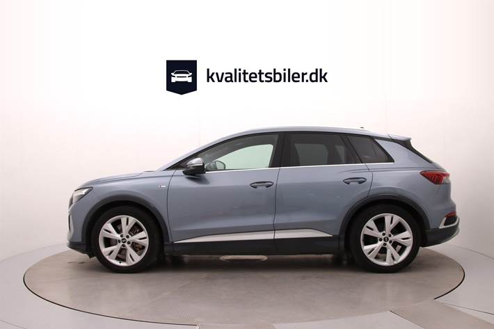 Blå Audi Q4 fra 2022