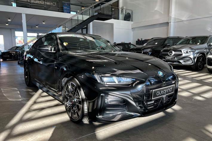 Sort BMW i4 fra 2025 set udefra
