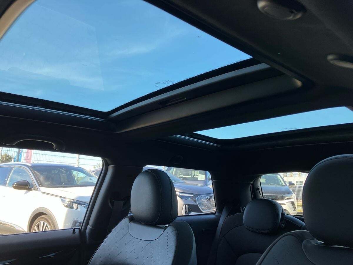 Rød Mini Cooper SE fra 2022