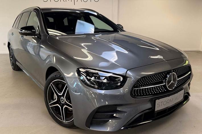 Grå Mercedes E300 de fra 2022
