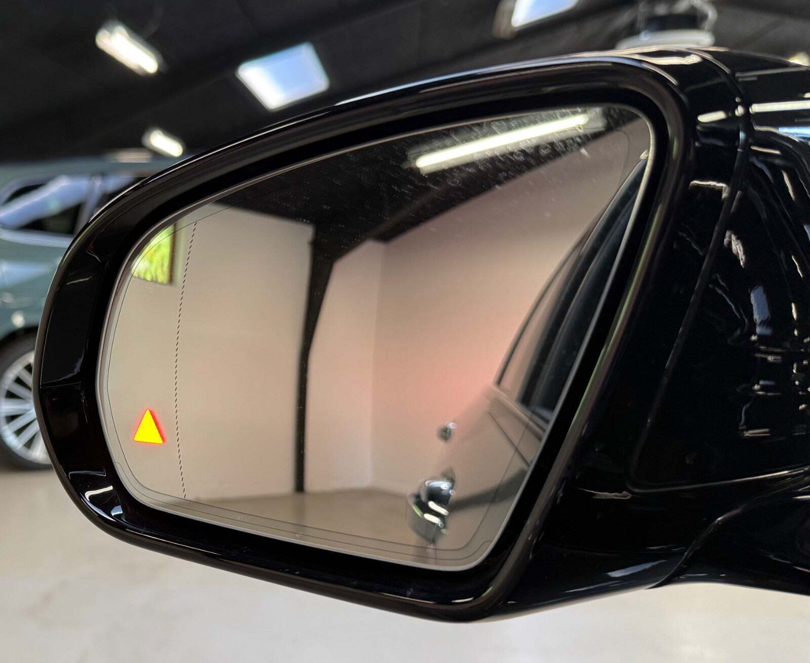 Grå Mercedes E300 de fra 2022