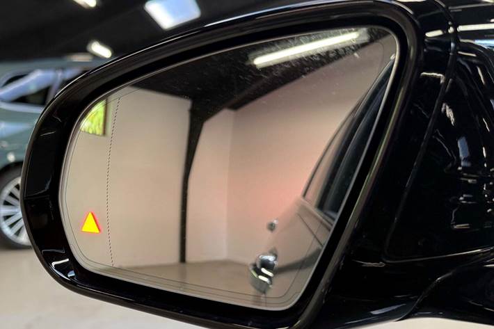 Grå Mercedes E300 de fra 2022