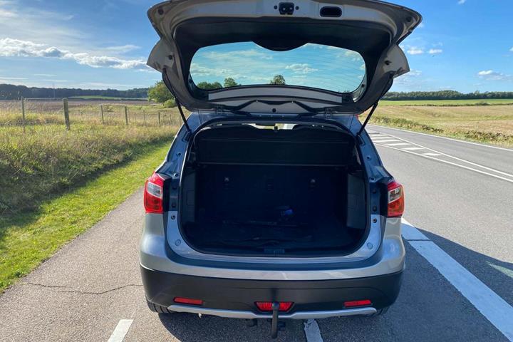 Grå Suzuki S-Cross fra 2014
