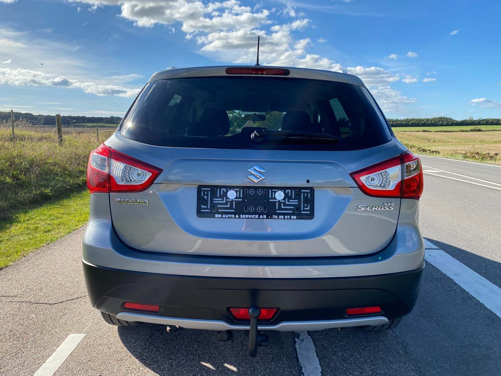 Grå Suzuki S-Cross fra 2014
