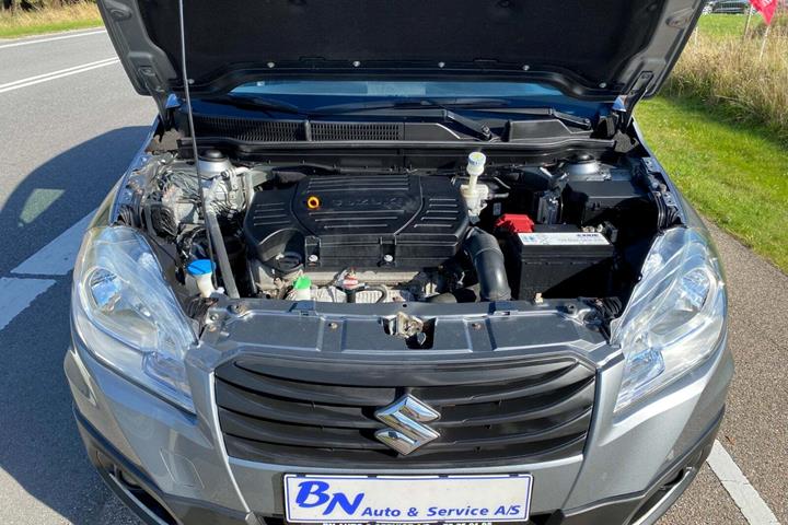 Grå Suzuki S-Cross fra 2014