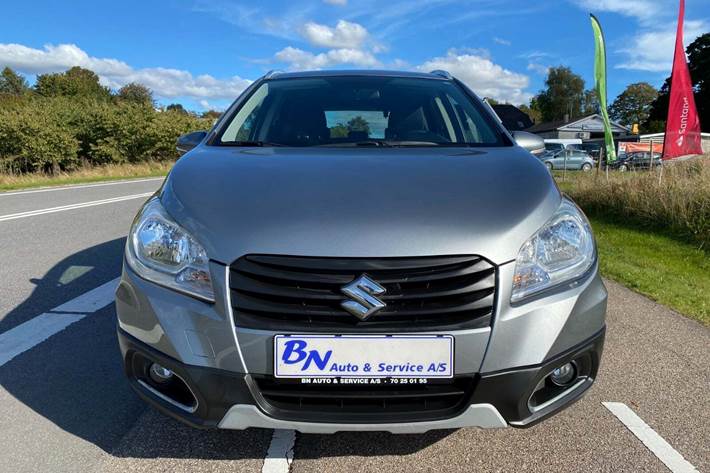 Grå Suzuki S-Cross fra 2014