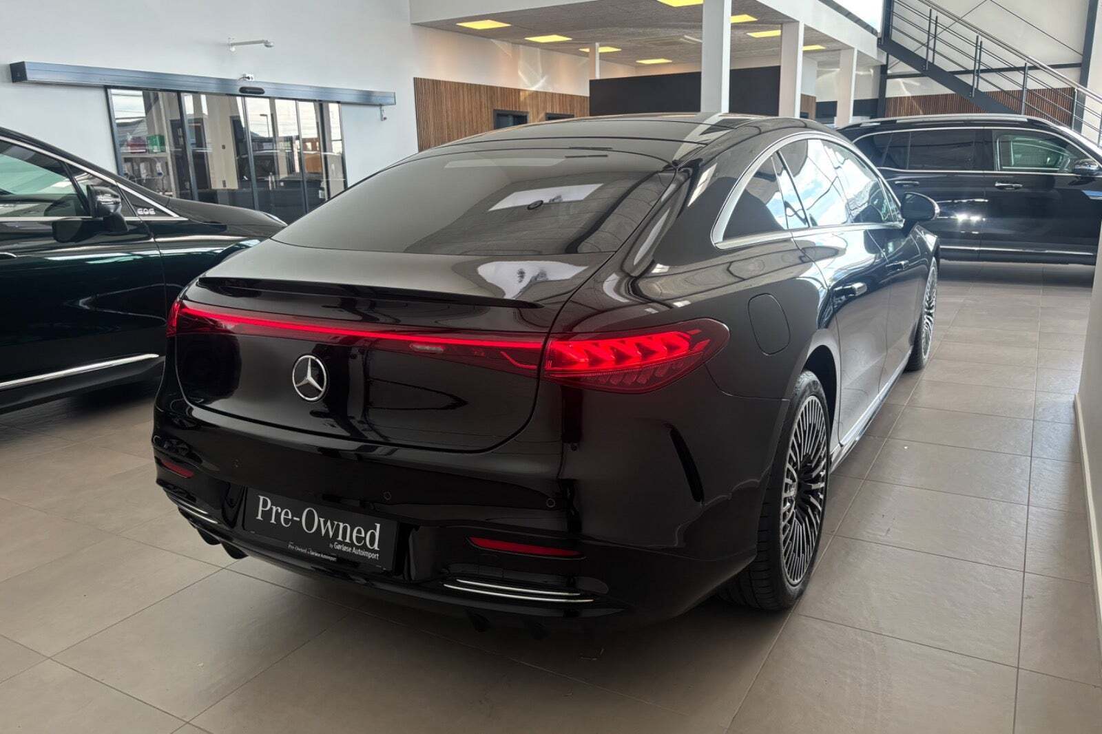 Sort Mercedes EQS580 fra 2022