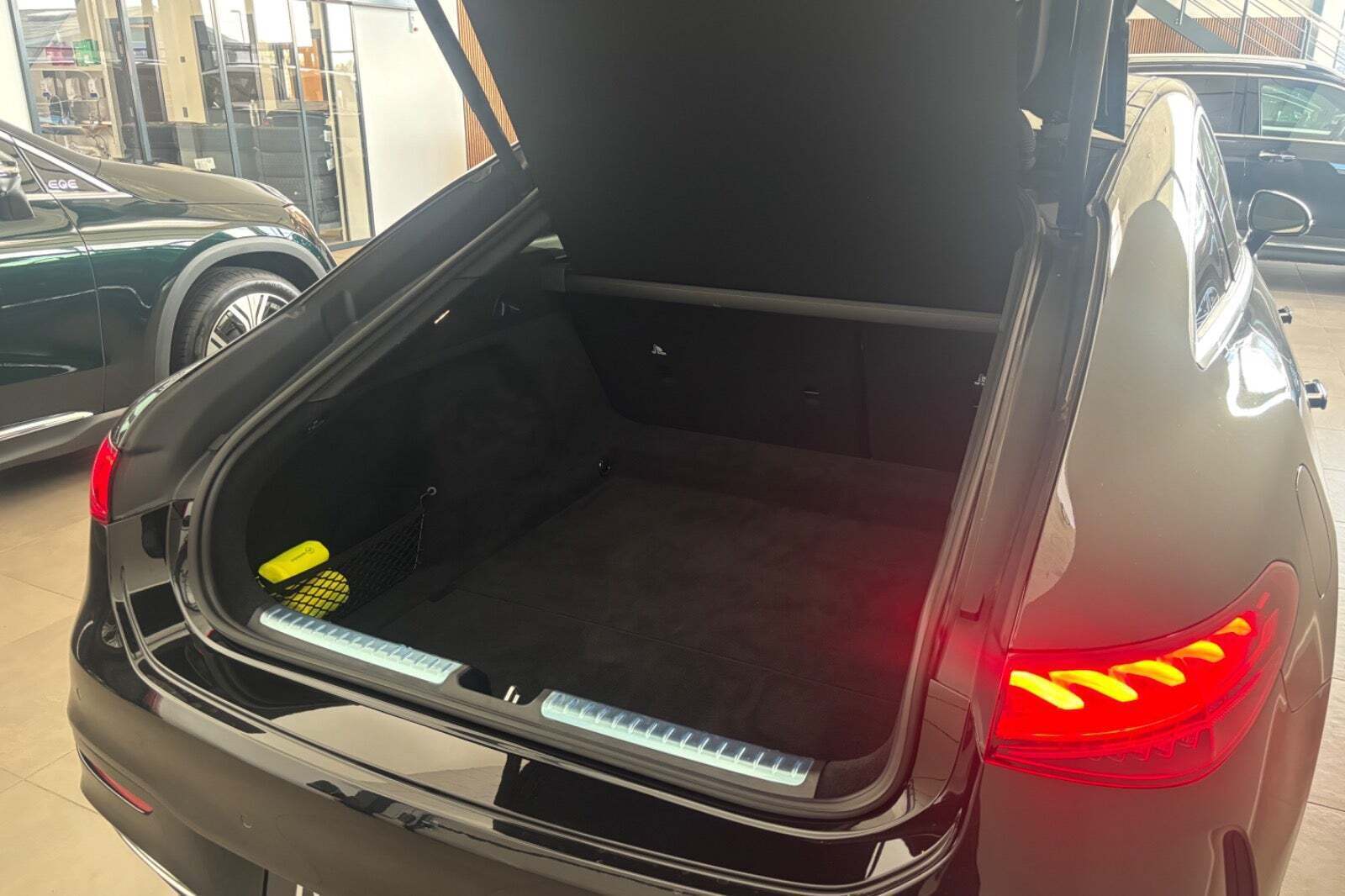 Sort Mercedes EQS580 fra 2022