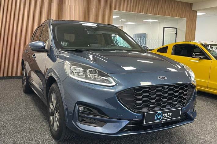 Blå Ford Kuga fra 2021