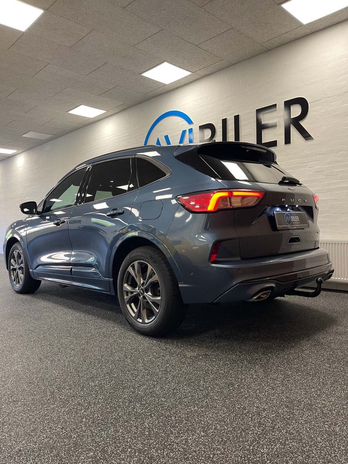 Blå Ford Kuga fra 2021