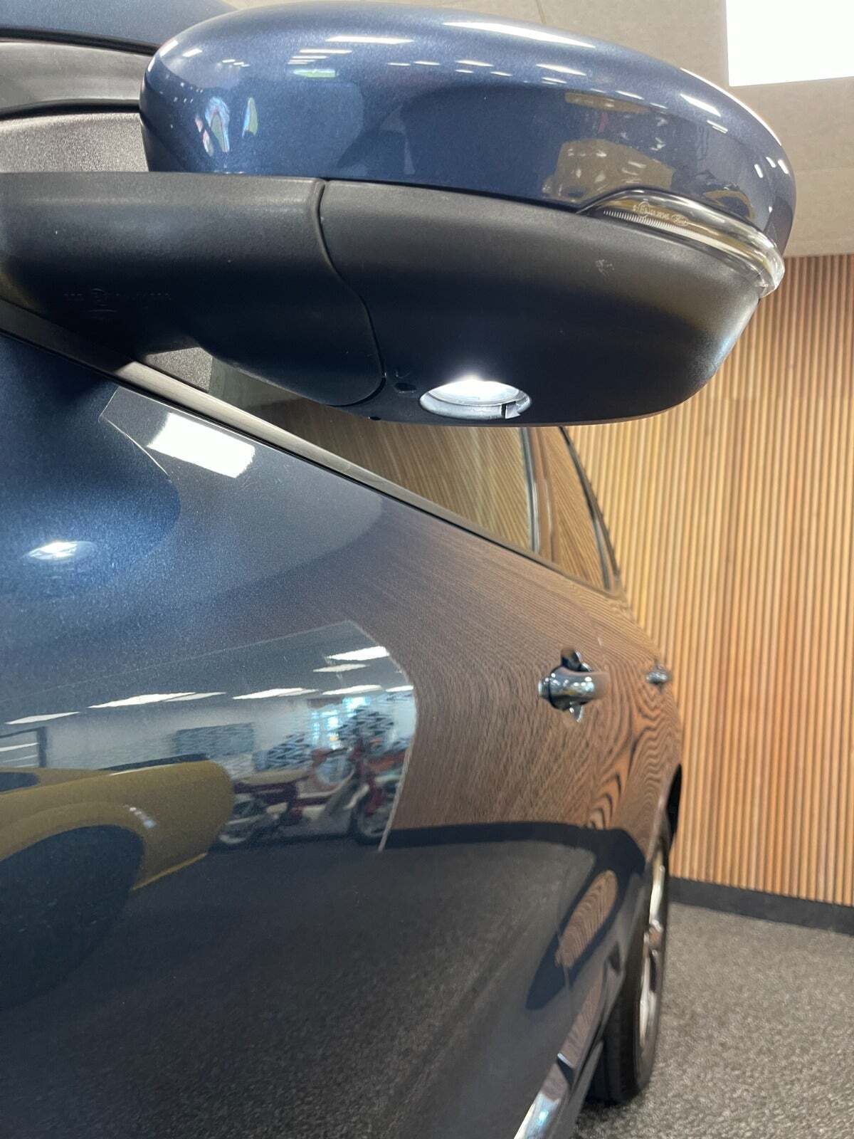Blå Ford Kuga fra 2021