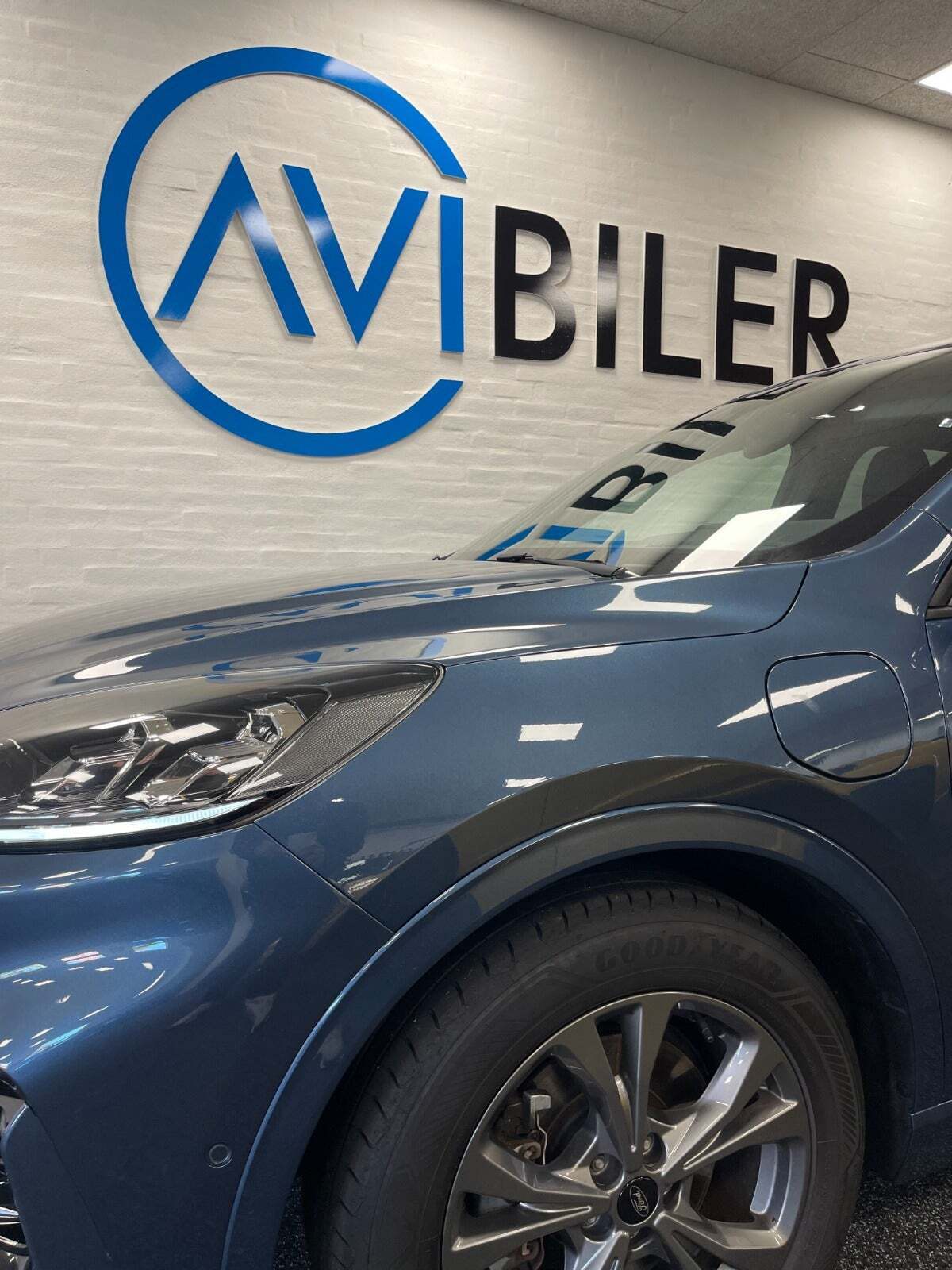 Blå Ford Kuga fra 2021