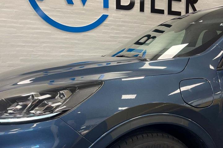 Blå Ford Kuga fra 2021