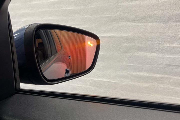 Blå Ford Kuga fra 2021