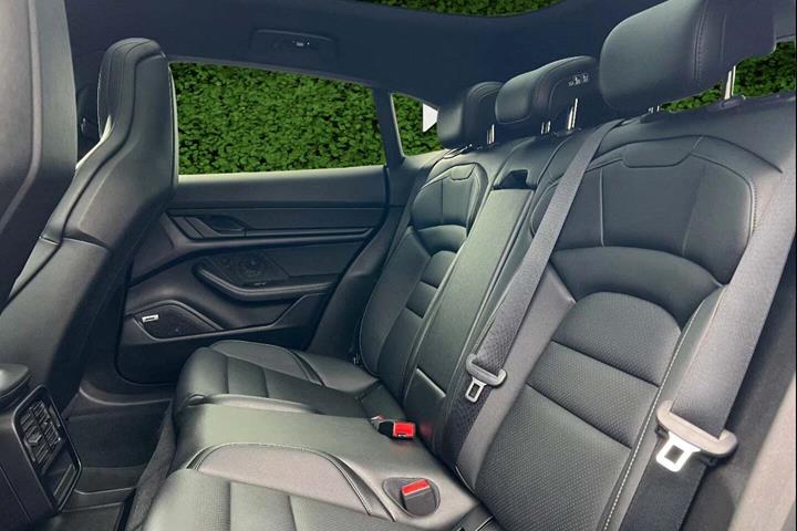 undefined Porsche Taycan fra 2022
