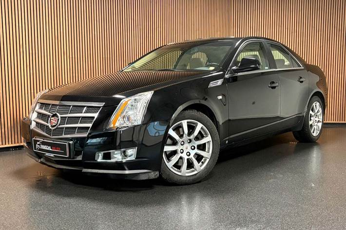 Sort Cadillac CTS fra 2010 set udefra