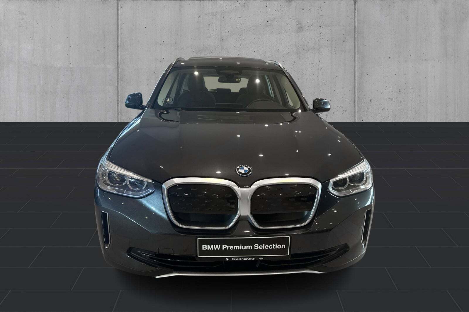 Grå BMW iX3 fra 2022