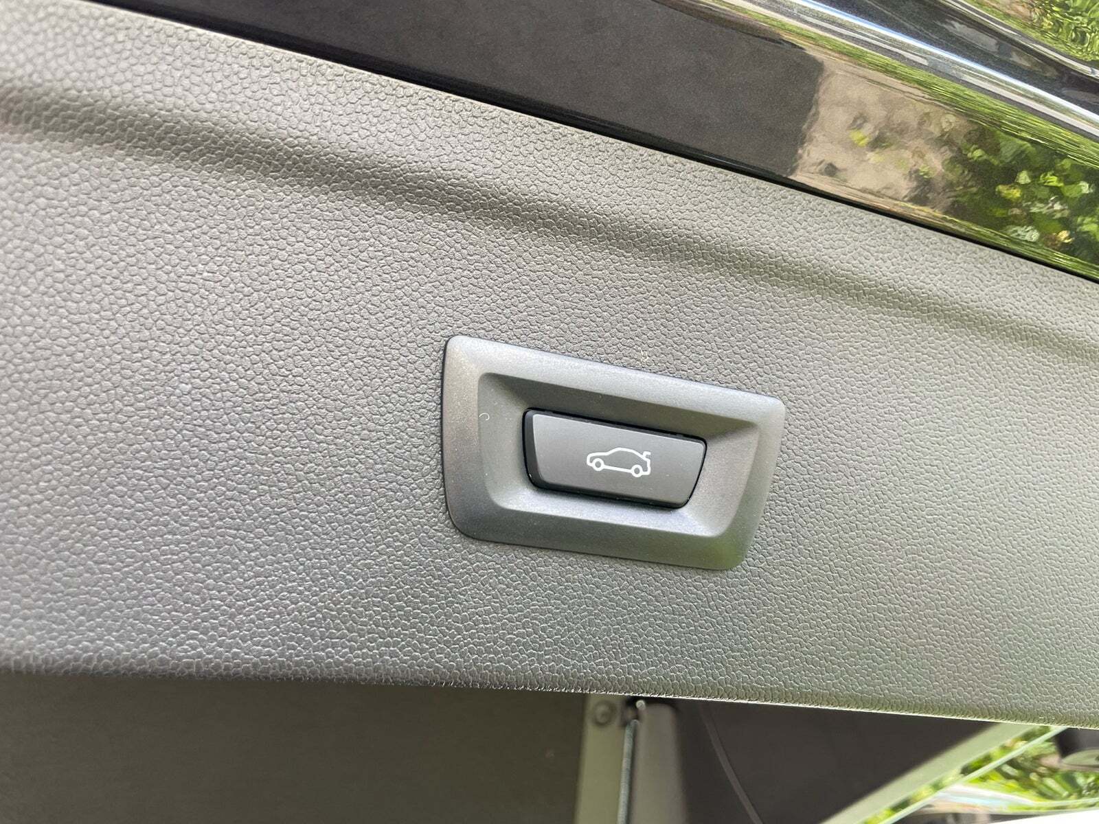 Grå BMW iX fra 2024