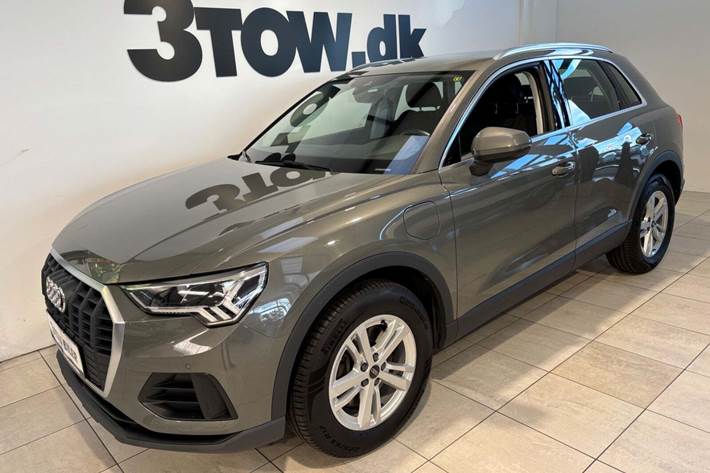 Grå Audi Q3 fra 2021 set udefra