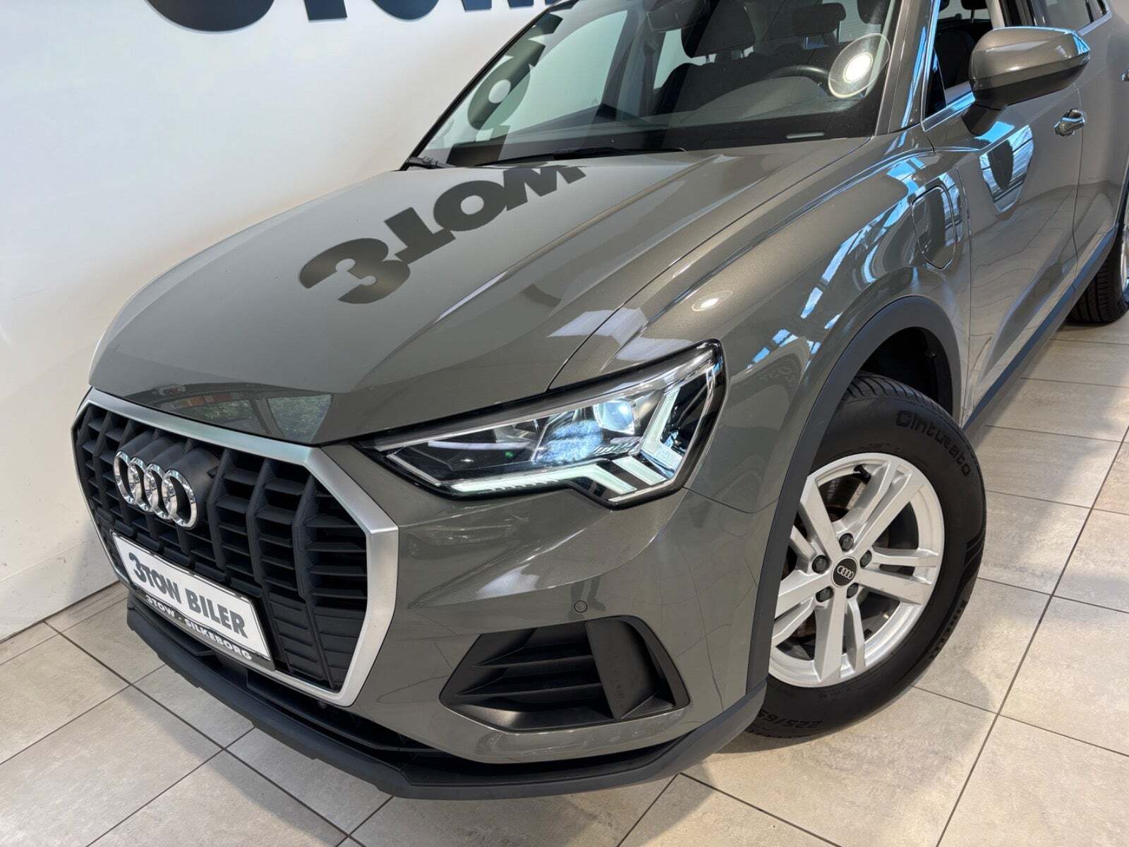 Grå Audi Q3 fra 2021