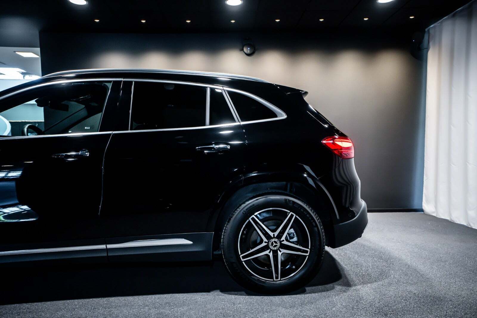 Sort Mercedes EQA250+ fra 2025