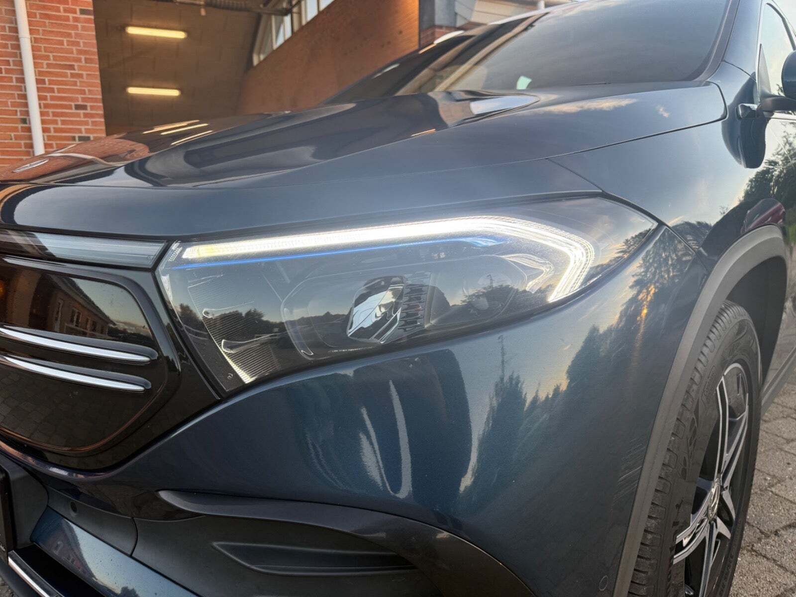 Blå Mercedes EQA250 fra 2022
