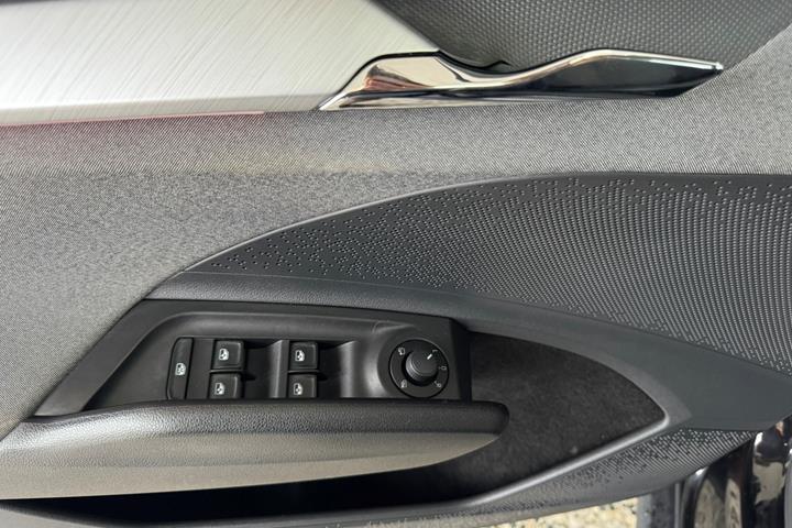 Sort Skoda Enyaq iV fra 2022 set indefra