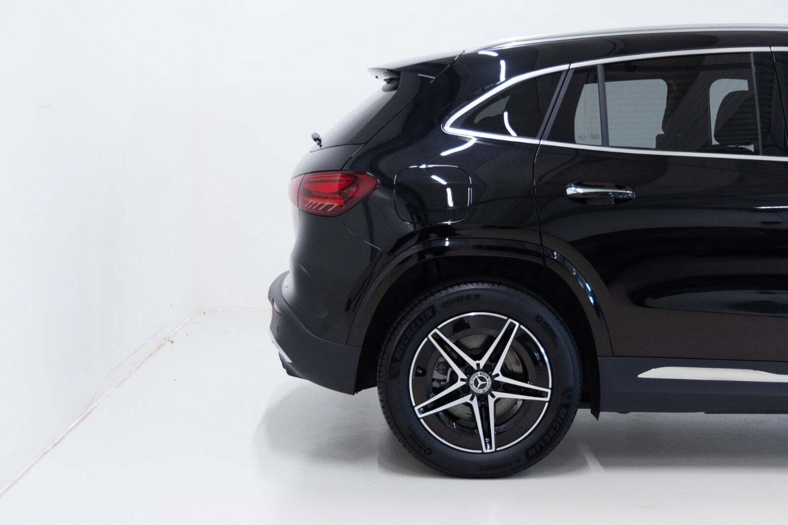 Sort Mercedes EQA250+ fra 2025
