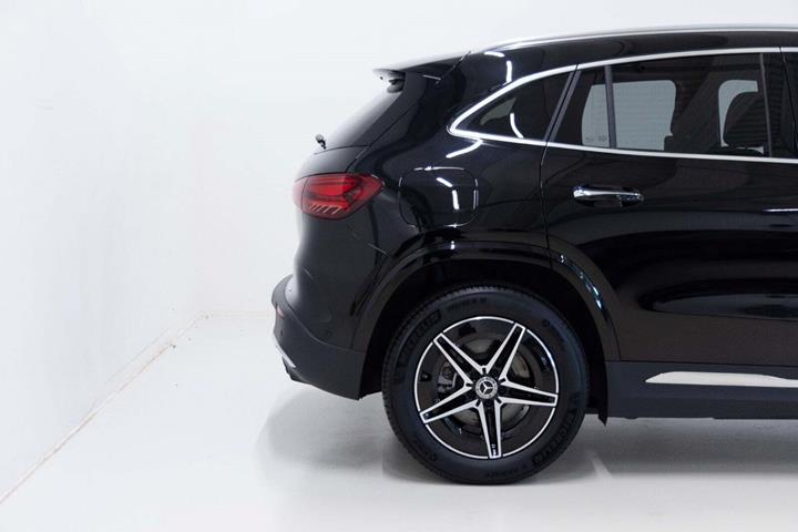 Sort Mercedes EQA250+ fra 2025