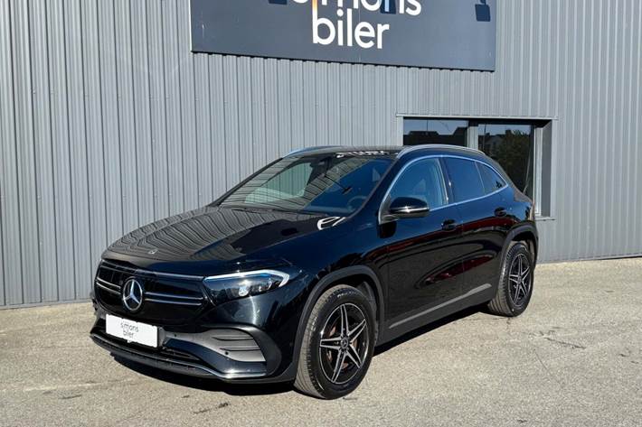 Sort Mercedes EQA250 fra 2021 set udefra