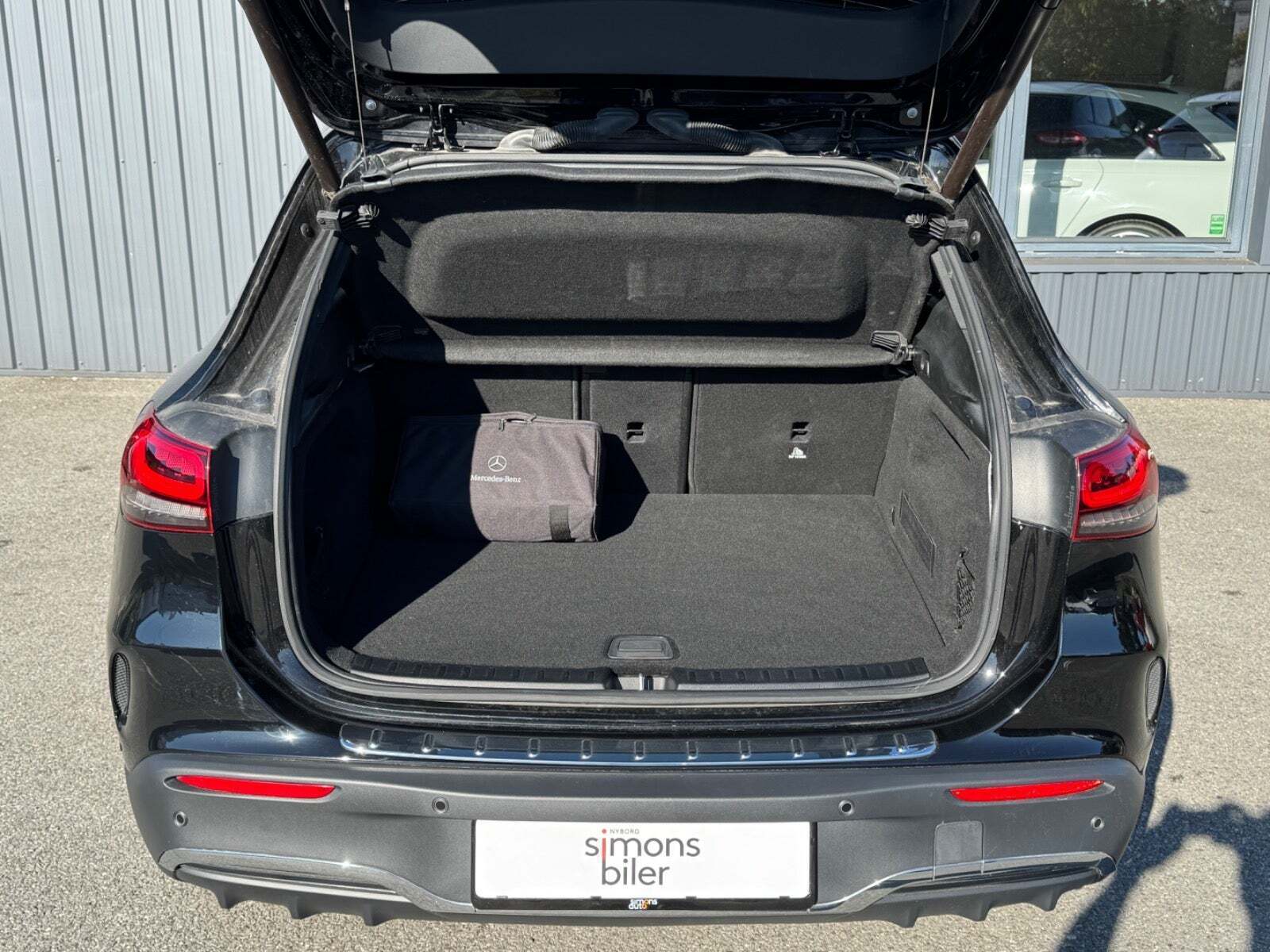 Sort Mercedes EQA250 fra 2021