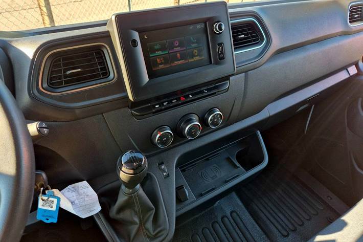 Hvid Renault Master IV T33 fra 2022