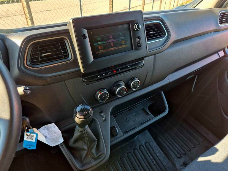 Renault Master IV T33 2,3 dCi 150 L2H2 Kassevogn