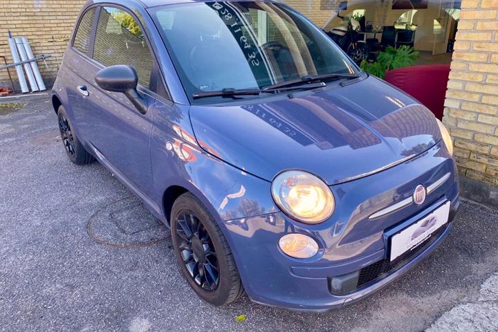 Blå Fiat 500 fra 2012 set udefra