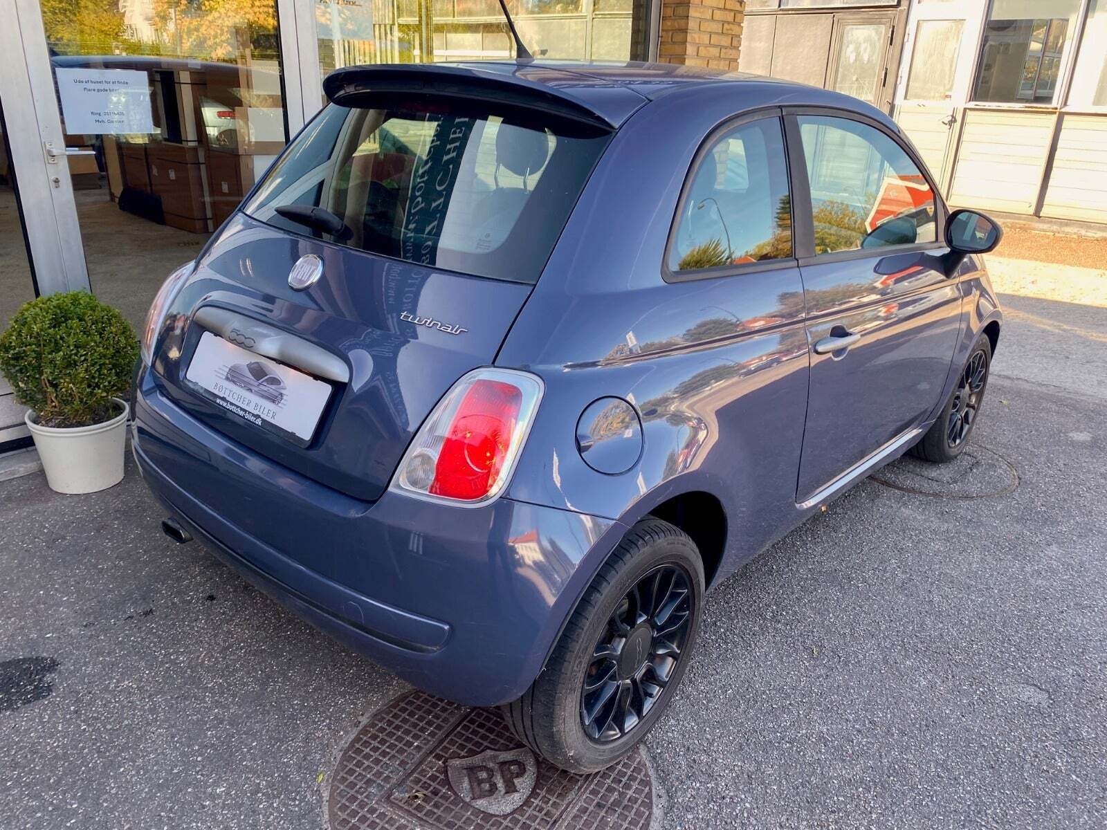 Blå Fiat 500 fra 2012