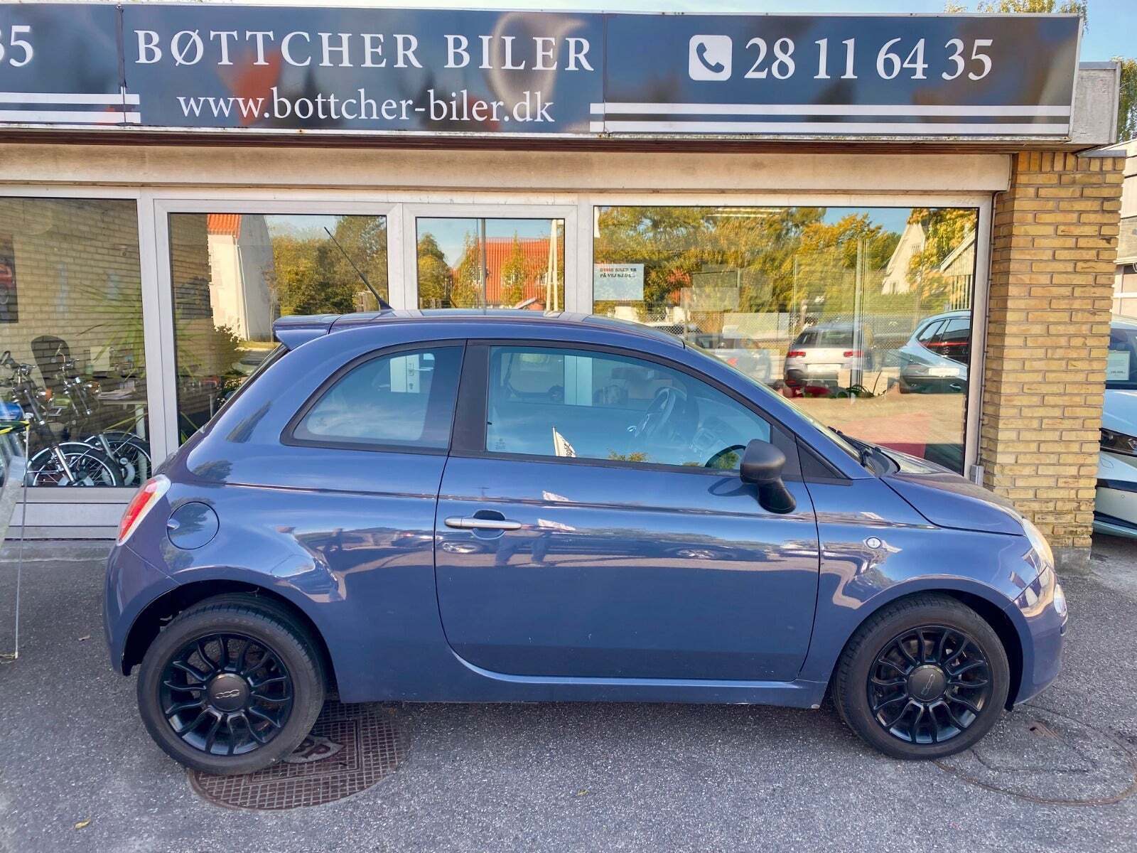 Blå Fiat 500 fra 2012