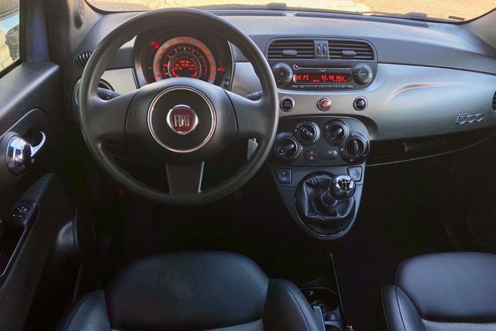 Blå Fiat 500 fra 2012