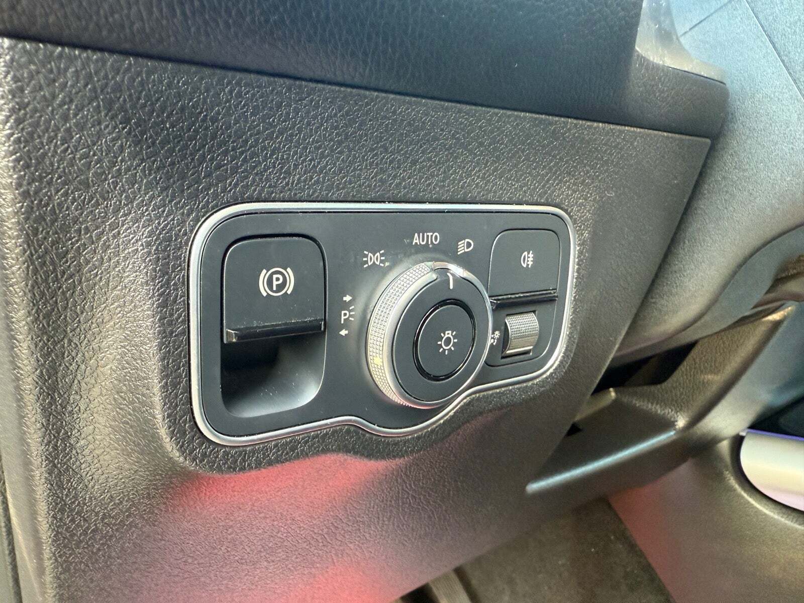 Sort Mercedes EQB250+ fra 2023