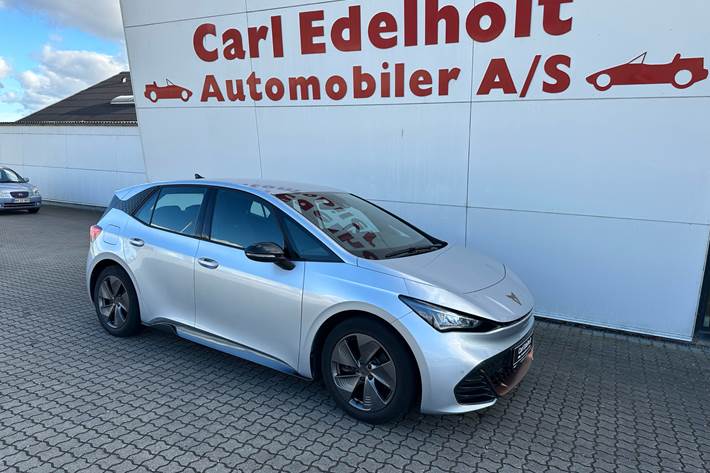 Sølv Cupra Born fra 2023 set udefra